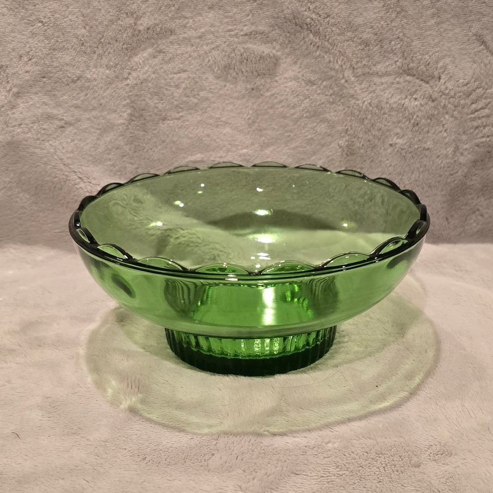 Vintage EO BRODY CO 6.5" Green‎ Glass Scalloped Edge Bowl M2000 Cleveland OH